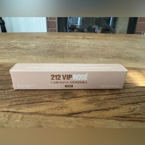 NEW IN BOX Carolina Herrera 212 VIP ROSÉ ~ 10 ml ~ ❤️
